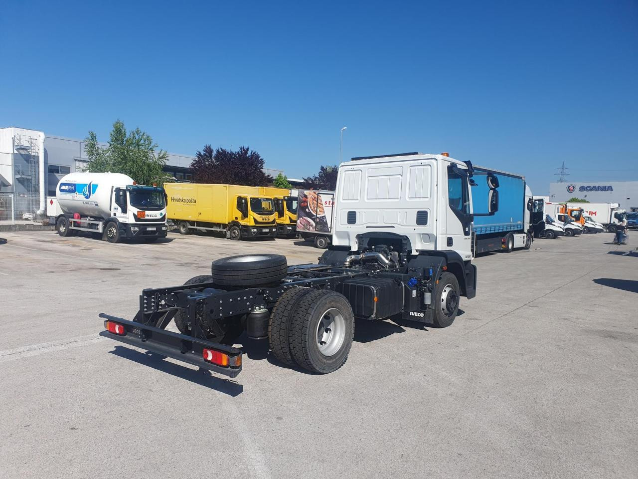 IVECO Eurocargo ML140E25/P - الشاسيه شاحنة: صور 4 IVECO Eurocargo ML140E25/P - الشاسيه شاحنة: صور 4