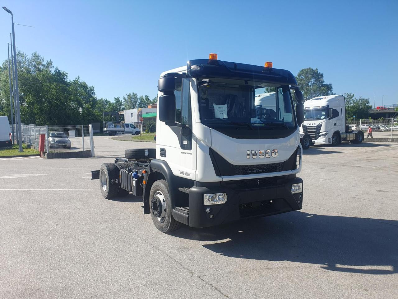 IVECO Eurocargo ML140E25/P - الشاسيه شاحنة: صور 2 IVECO Eurocargo ML140E25/P - الشاسيه شاحنة: صور 2
