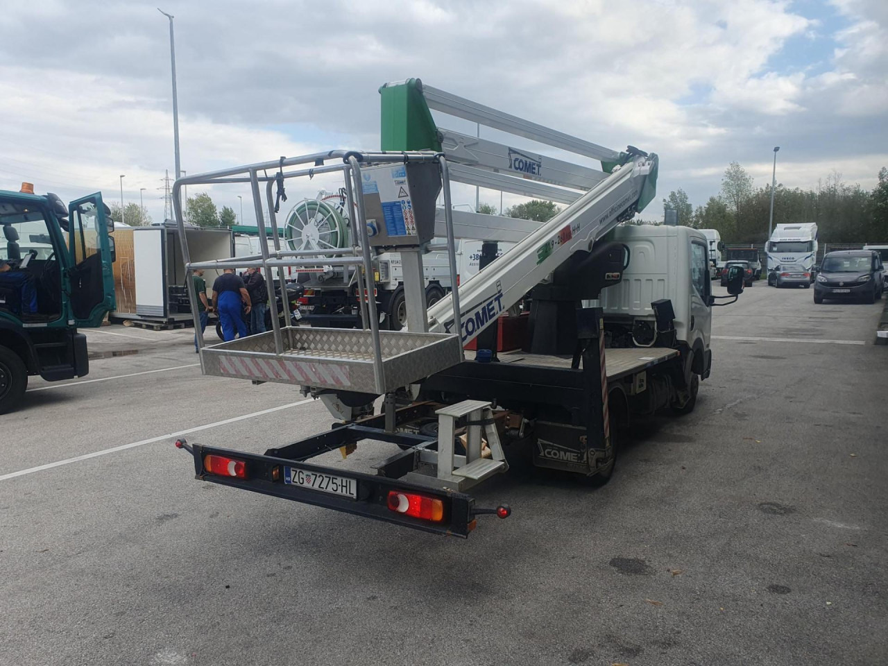 NISSAN Cabstar NT400 - مصاعد الازدهار محمولة على شاحنة: صور 4 NISSAN Cabstar NT400 - مصاعد الازدهار محمولة على شاحنة: صور 4