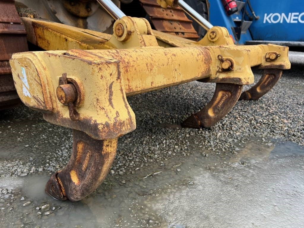 CAT D5N ripper - حراث تحت التربة - آلات البناء: صور 2 CAT D5N ripper - حراث تحت التربة - آلات البناء: صور 2
