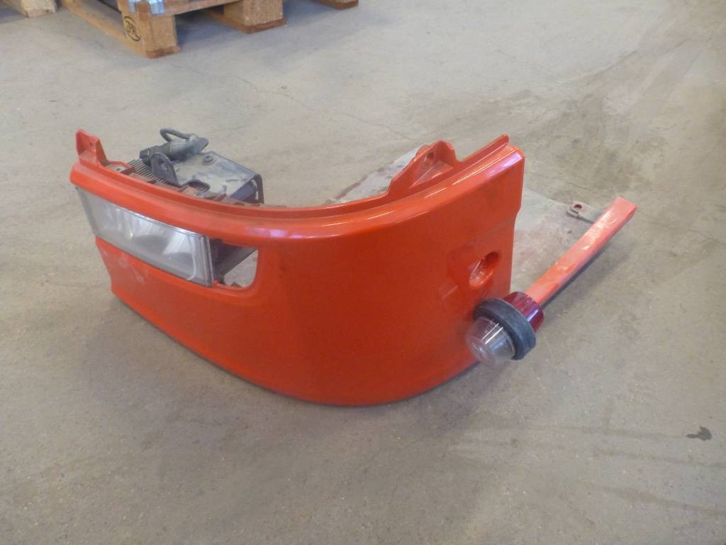 Scania Stötfångarhörn, 2295953 - الإطار/ الشاسيه - شاحنة: صور 1 Scania Stötfångarhörn, 2295953 - الإطار/ الشاسيه - شاحنة: صور 1