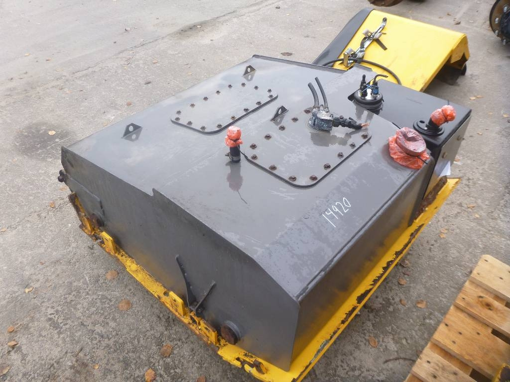 Volvo L 180 H Bränsletank, voe11154152 - الإطار/ الشاسيه - آلات البناء: صور 1 Volvo L 180 H Bränsletank, voe11154152 - الإطار/ الشاسيه - آلات البناء: صور 1