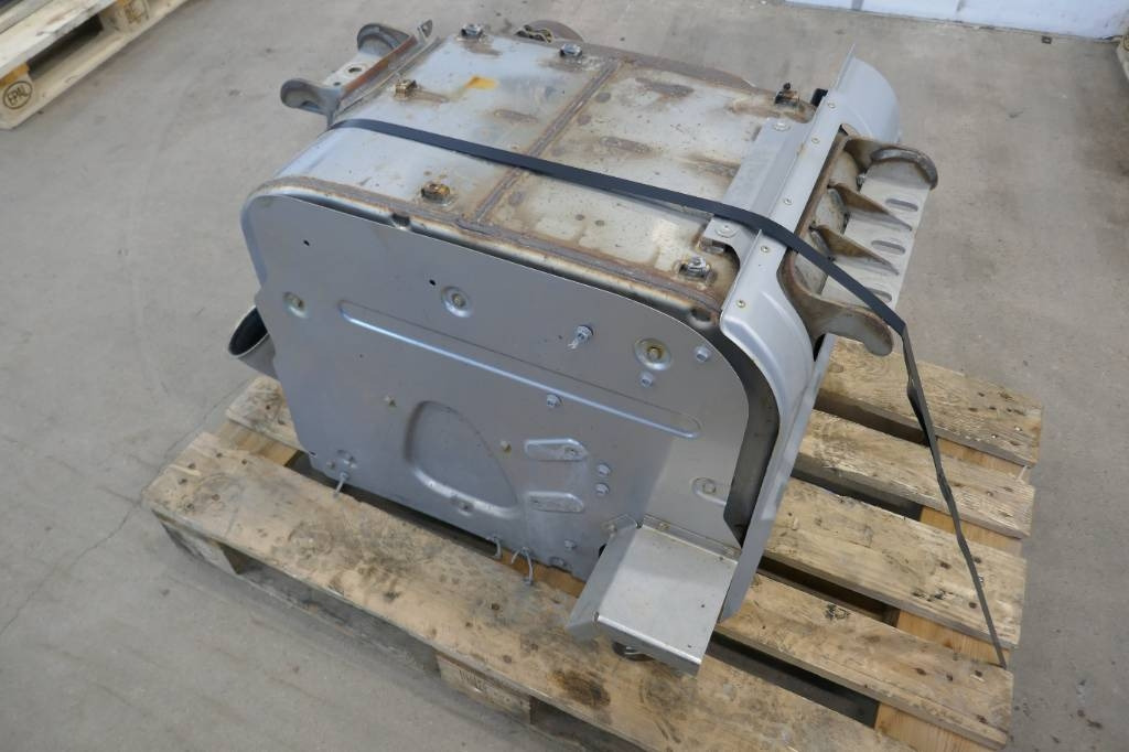 Volvo Ljuddämpare, 21750081 - الإطار/ الشاسيه - شاحنة: صور 1 Volvo Ljuddämpare, 21750081 - الإطار/ الشاسيه - شاحنة: صور 1