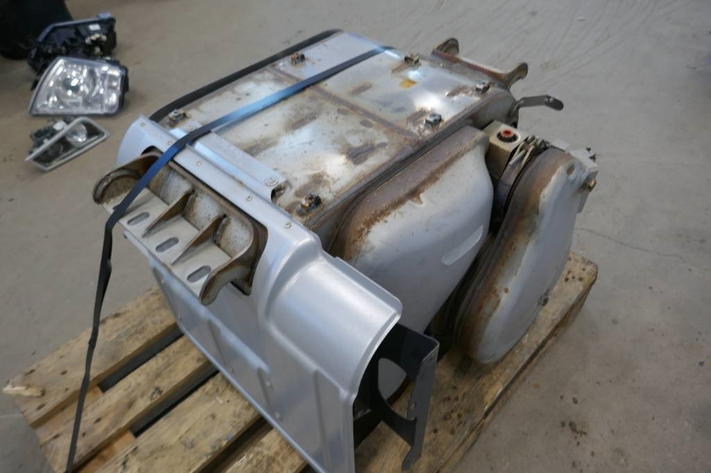 Volvo Ljuddämpare, 21750081 - الإطار/ الشاسيه - شاحنة: صور 3 Volvo Ljuddämpare, 21750081 - الإطار/ الشاسيه - شاحنة: صور 3