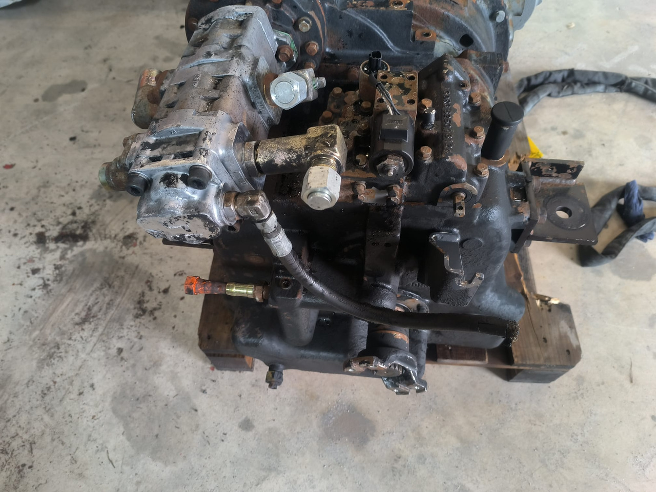 NISSAN TCM l1f6f70y - علبة التروس و قطع الغيار: صور 2 NISSAN TCM l1f6f70y - علبة التروس و قطع الغيار: صور 2