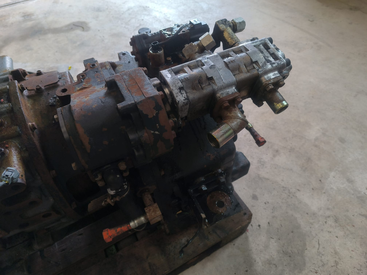 NISSAN TCM l1f6f70y - علبة التروس و قطع الغيار: صور 3 NISSAN TCM l1f6f70y - علبة التروس و قطع الغيار: صور 3