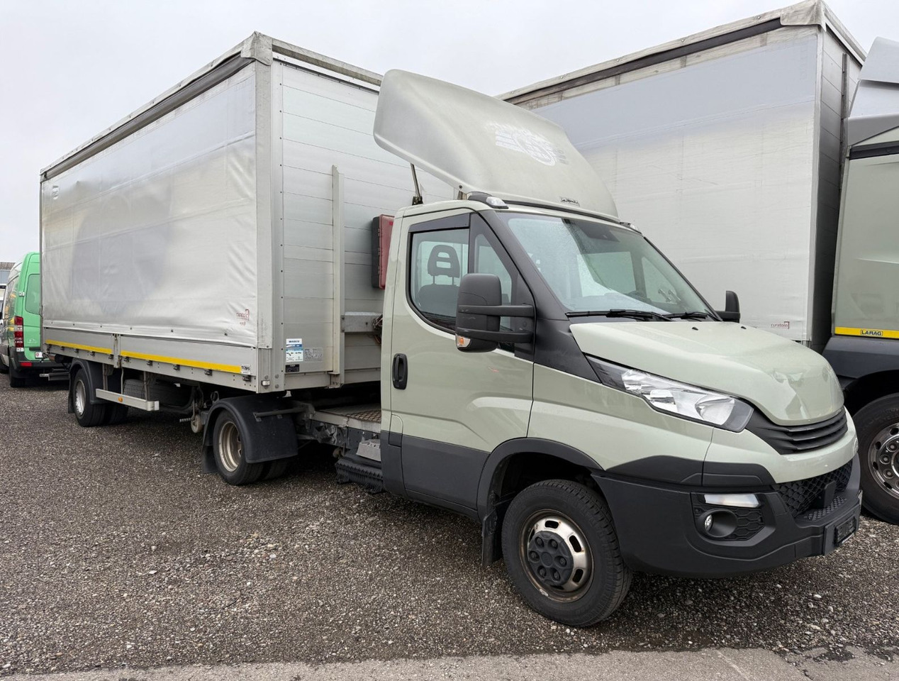 Iveco 50C18T Daily 4x2,E6,mit Auflieger Mobas 7.5 Lade - شاحنة جرار: صور 1 Iveco 50C18T Daily 4x2,E6,mit Auflieger Mobas 7.5 Lade - شاحنة جرار: صور 1