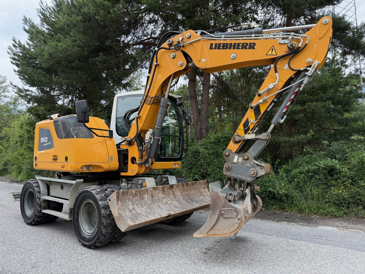 Liebherr A910 Compact Litronic,4 Schaufeln,Schnellwechsle - حفارة على عجلات: صور 3 Liebherr A910 Compact Litronic,4 Schaufeln,Schnellwechsle - حفارة على عجلات: صور 3