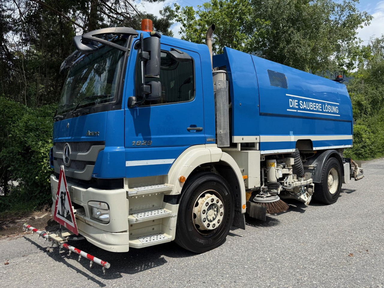 Mercedes-Benz Axor 1829 4x2, E5, EPS, RHD, Faun Kehrmaschine - سياره كنس شوارع: صور 2 Mercedes-Benz Axor 1829 4x2, E5, EPS, RHD, Faun Kehrmaschine - سياره كنس شوارع: صور 2