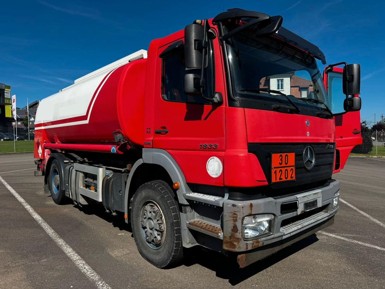 Mercedes-Benz Axor 1833, ADR, E4, 2 Kammern 1. 5000L 2. 7000L - شاحنة صهريج: صور 1 Mercedes-Benz Axor 1833, ADR, E4, 2 Kammern 1. 5000L 2. 7000L - شاحنة صهريج: صور 1