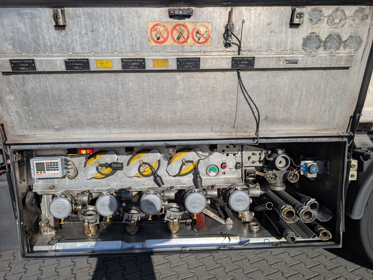 ROHR Hendricks Rohr, ADR, Diesel/Benzin 5 Kammern - نصف مقطورة صهريج: صور 3 ROHR Hendricks Rohr, ADR, Diesel/Benzin 5 Kammern - نصف مقطورة صهريج: صور 3