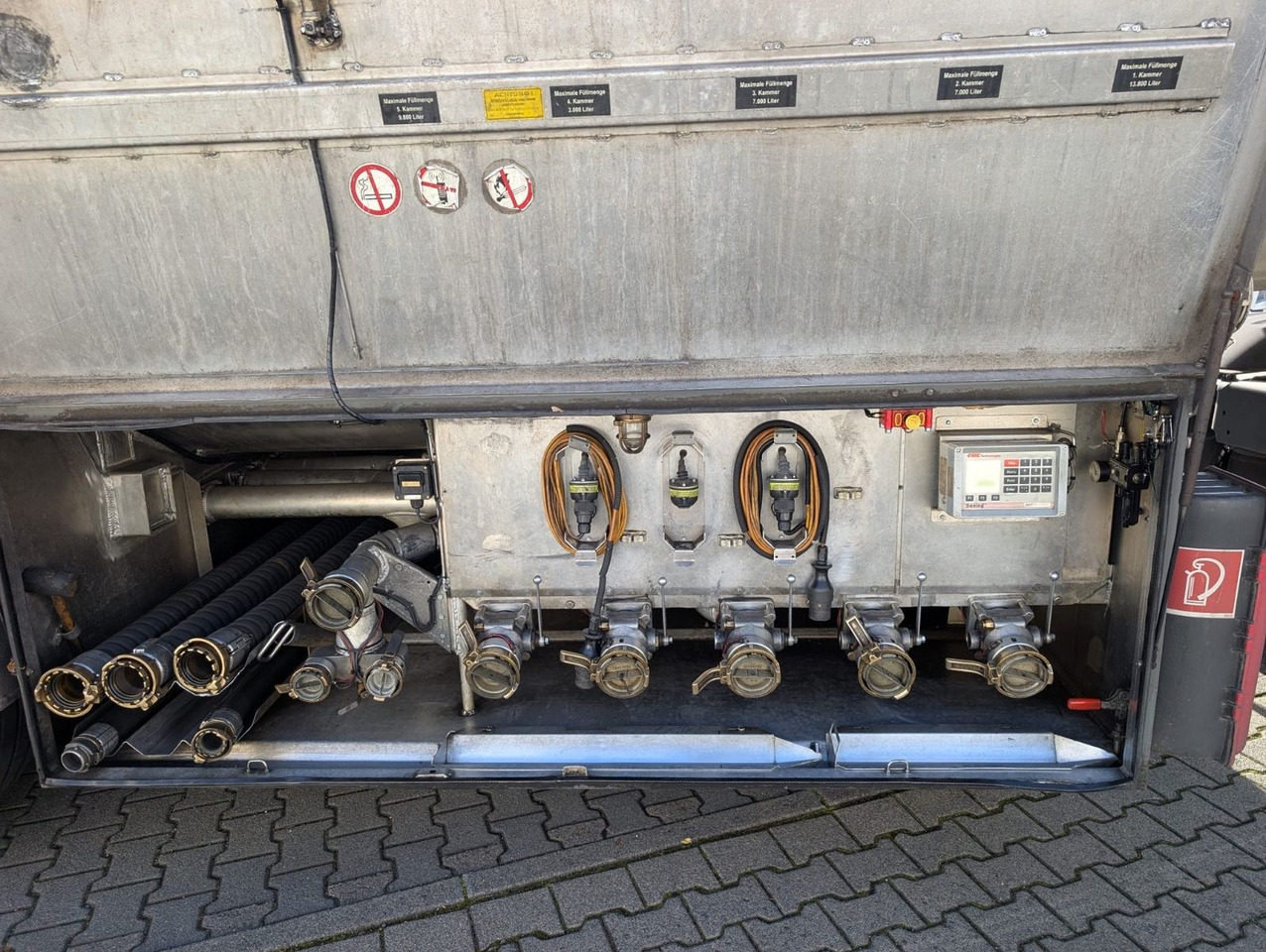 ROHR Hendricks Rohr, ADR, Diesel/Benzin 5 Kammern - نصف مقطورة صهريج: صور 4 ROHR Hendricks Rohr, ADR, Diesel/Benzin 5 Kammern - نصف مقطورة صهريج: صور 4