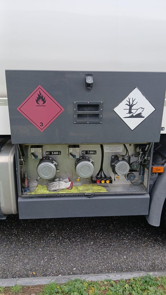 Scania P450 LB 4x2, ADR, Schwarzmueller Anhaenger Fuel - شاحنة صهريج: صور 5 Scania P450 LB 4x2, ADR, Schwarzmueller Anhaenger Fuel - شاحنة صهريج: صور 5