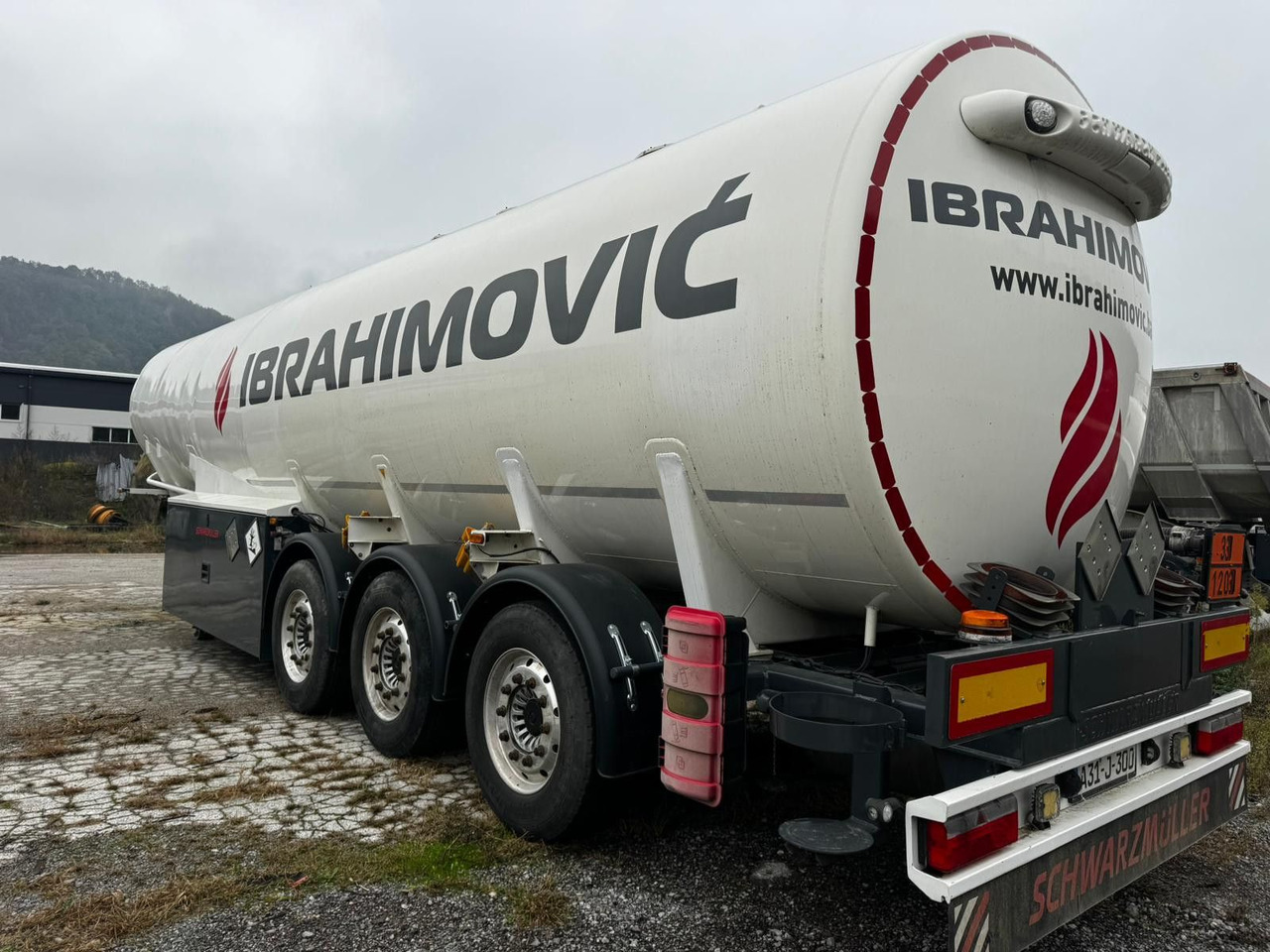 Schwarzmüller 5 Kammern, ADR, Treibstoff Fuel - نصف مقطورة صهريج: صور 3 Schwarzmüller 5 Kammern, ADR, Treibstoff Fuel - نصف مقطورة صهريج: صور 3