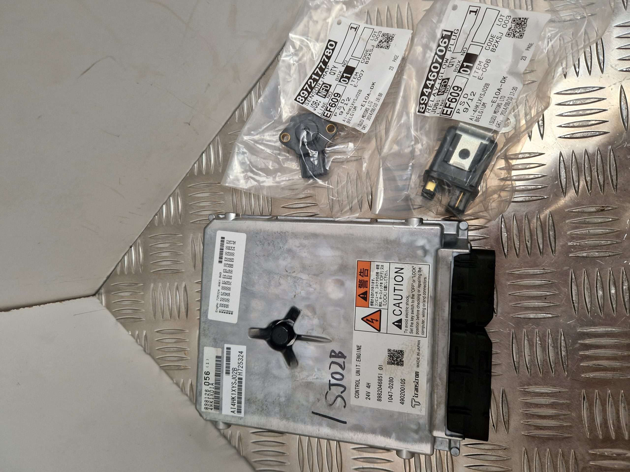 ISUZU ECU 4HK1 XYSJ02B 24V H725324 - المحرك و قطع الغيار - آلات البناء: صور 1 ISUZU ECU 4HK1 XYSJ02B 24V H725324 - المحرك و قطع الغيار - آلات البناء: صور 1
