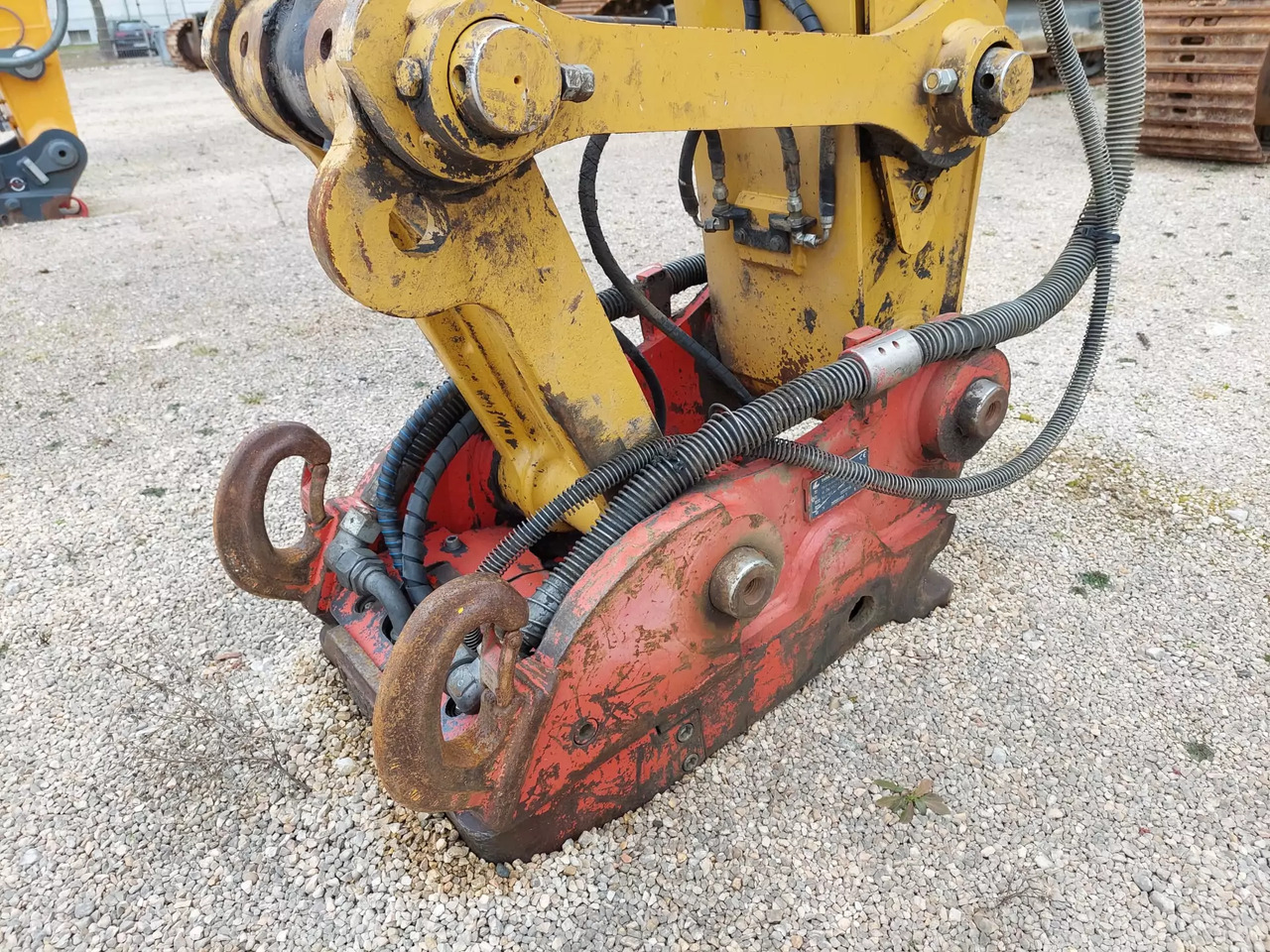 حفارات زحافة 2019 Caterpillar 323: صور 13
