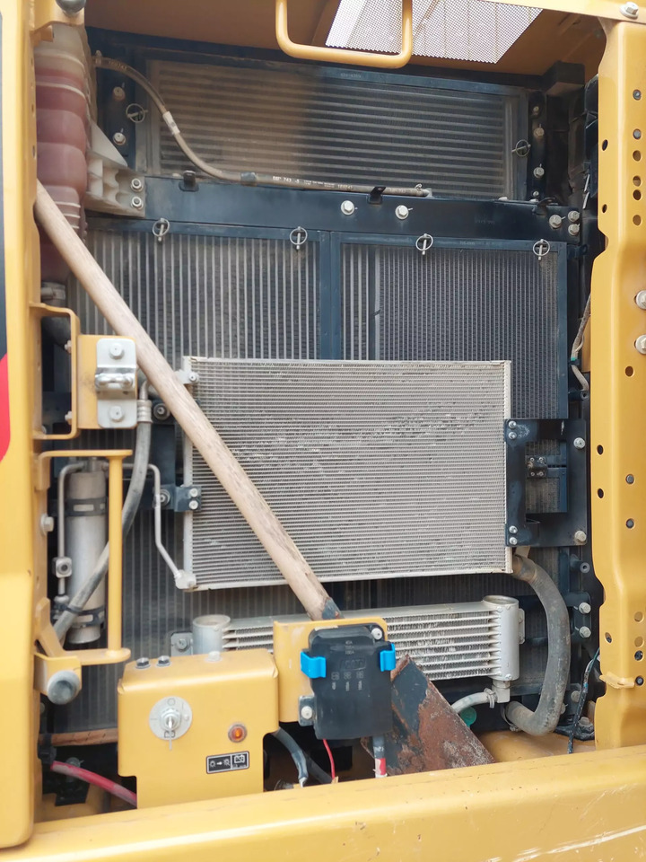 حفارات زحافة 2019 Caterpillar 323: صور 11