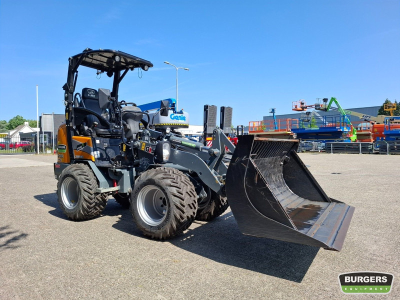 Giant G1500 X-TRA - اللودر المجنزر صغير: صور 2 Giant G1500 X-TRA - اللودر المجنزر صغير: صور 2