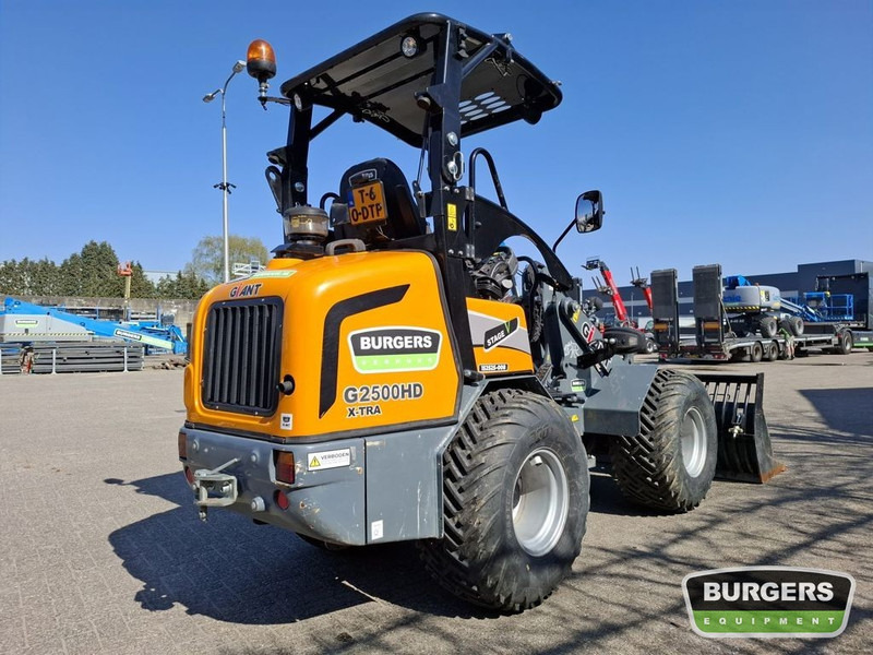 Giant G2500 - اللودر المجنزر صغير: صور 3 Giant G2500 - اللودر المجنزر صغير: صور 3