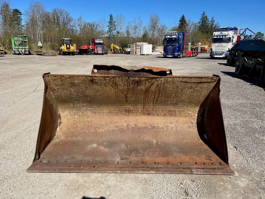 Grusskopa / Jordskopa / Bucket Volvo L70C L70B - بكت شيول - آلات البناء: صور 5 Grusskopa / Jordskopa / Bucket Volvo L70C L70B - بكت شيول - آلات البناء: صور 5