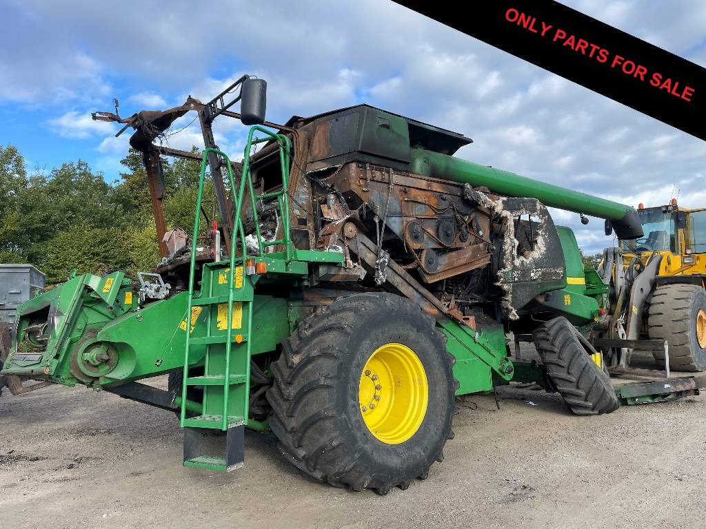 John Deere T 550 Dismantled. Only spare parts - حصادة شاملة: صور 1 John Deere T 550 Dismantled. Only spare parts - حصادة شاملة: صور 1