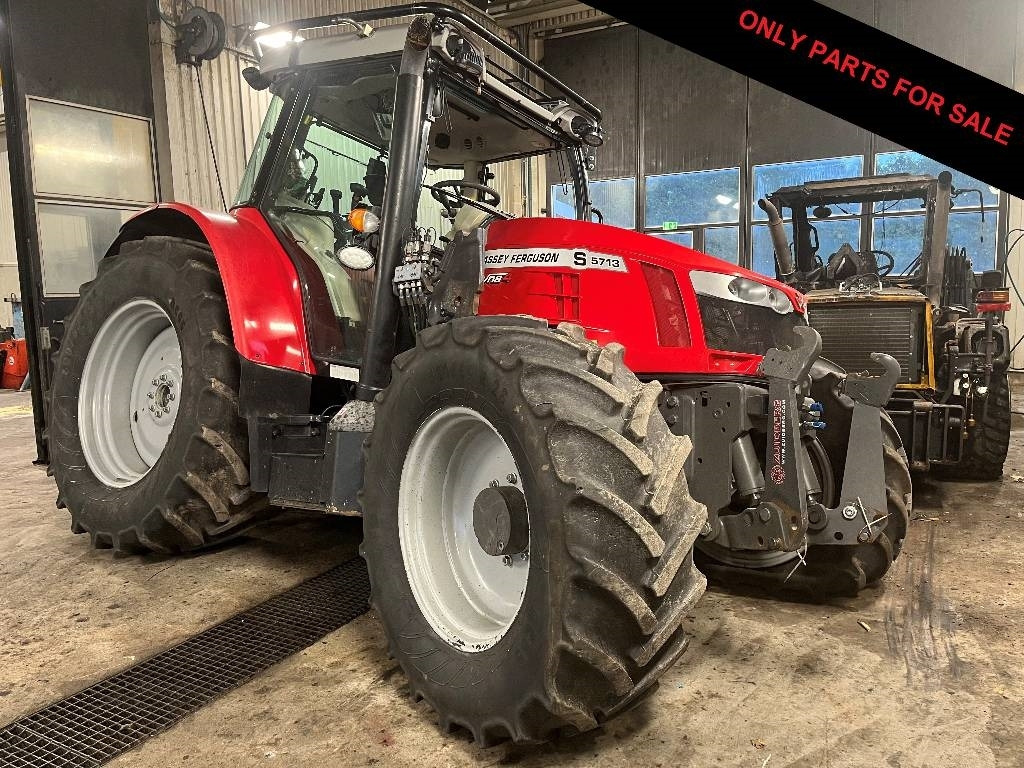 Massey Ferguson 5713 Dismantled: only spare parts - جرار: صور 1 Massey Ferguson 5713 Dismantled: only spare parts - جرار: صور 1
