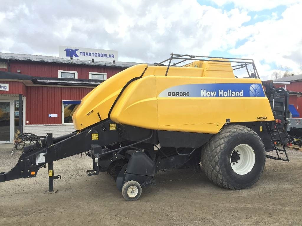 New Holland BB9090 Damaged / Skadad - مكبس البالات المستطيله: صور 1 New Holland BB9090 Damaged / Skadad - مكبس البالات المستطيله: صور 1