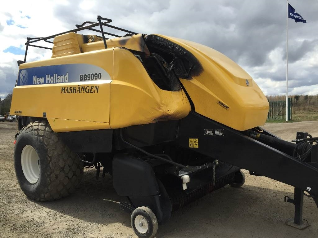 New Holland BB9090 Damaged / Skadad - مكبس البالات المستطيله: صور 4 New Holland BB9090 Damaged / Skadad - مكبس البالات المستطيله: صور 4