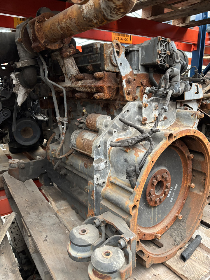 Deutz TCD3.6 L4 TCD3.6 L4 Silnik Blok Kolektor CZĘŚCI 7273490 - المحرك و قطع الغيار: صور 3 Deutz TCD3.6 L4 TCD3.6 L4 Silnik Blok Kolektor CZĘŚCI 7273490 - المحرك و قطع الغيار: صور 3
