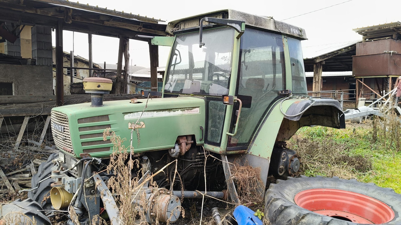 Fendt 309 - na części - kabina drzwi szyba maska grill - باب و قطع الغيار - الآلات والماكينات الزراعية: صور 3 Fendt 309 - na części - kabina drzwi szyba maska grill - باب و قطع الغيار - الآلات والماكينات الزراعية: صور 3