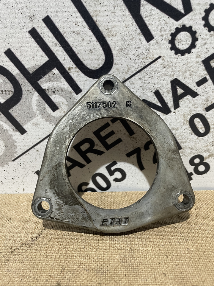 Fiat Ford New Holland - pokrywa przekładni 5117502 - علبة التروس و قطع الغيار - الآلات والماكينات الزراعية: صور 1 Fiat Ford New Holland - pokrywa przekładni 5117502 - علبة التروس و قطع الغيار - الآلات والماكينات الزراعية: صور 1