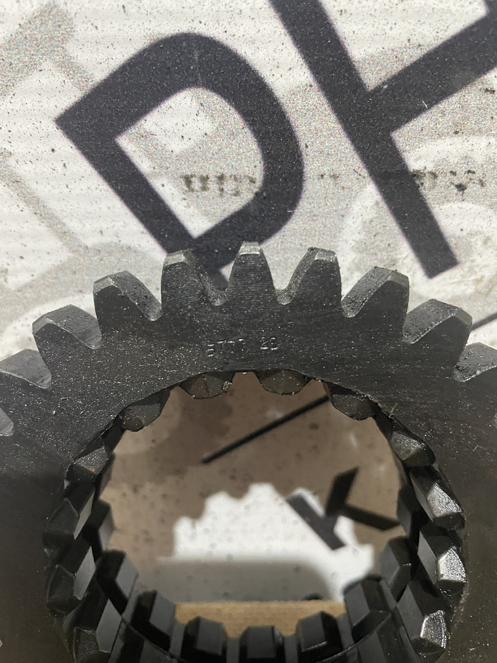 Fiat Ford New Holland - przekładnia koło zębate skrzyni - علبة التروس و قطع الغيار - الآلات والماكينات الزراعية: صور 2 Fiat Ford New Holland - przekładnia koło zębate skrzyni - علبة التروس و قطع الغيار - الآلات والماكينات الزراعية: صور 2