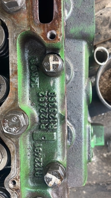 John Deere 6081 głowica cylindrów R122491 , r122492 - اسطوانة رئيس - الآلات والماكينات الزراعية: صور 1 John Deere 6081 głowica cylindrów R122491 , r122492 - اسطوانة رئيس - الآلات والماكينات الزراعية: صور 1