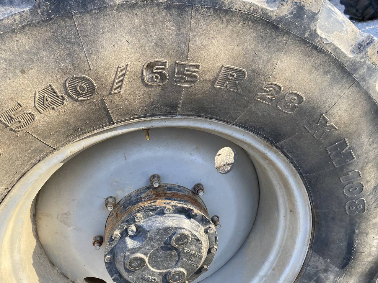 Opony Michelin 540/65R28 - الإطارات - الآلات والماكينات الزراعية: صور 1 Opony Michelin 540/65R28 - الإطارات - الآلات والماكينات الزراعية: صور 1