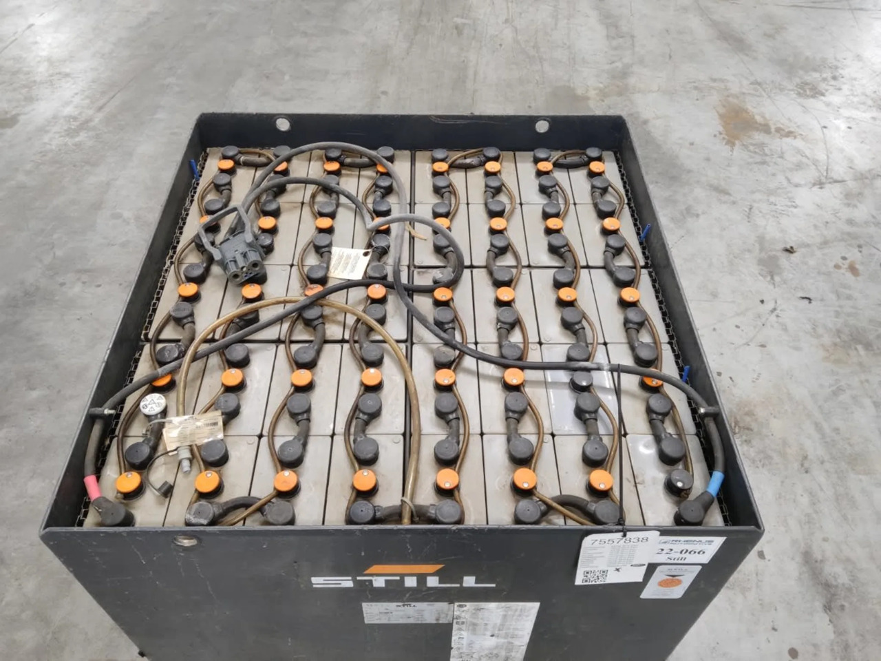 Hawker Battery 80V 840Ah - البطارية - معدات المناولة: صور 4 Hawker Battery 80V 840Ah - البطارية - معدات المناولة: صور 4