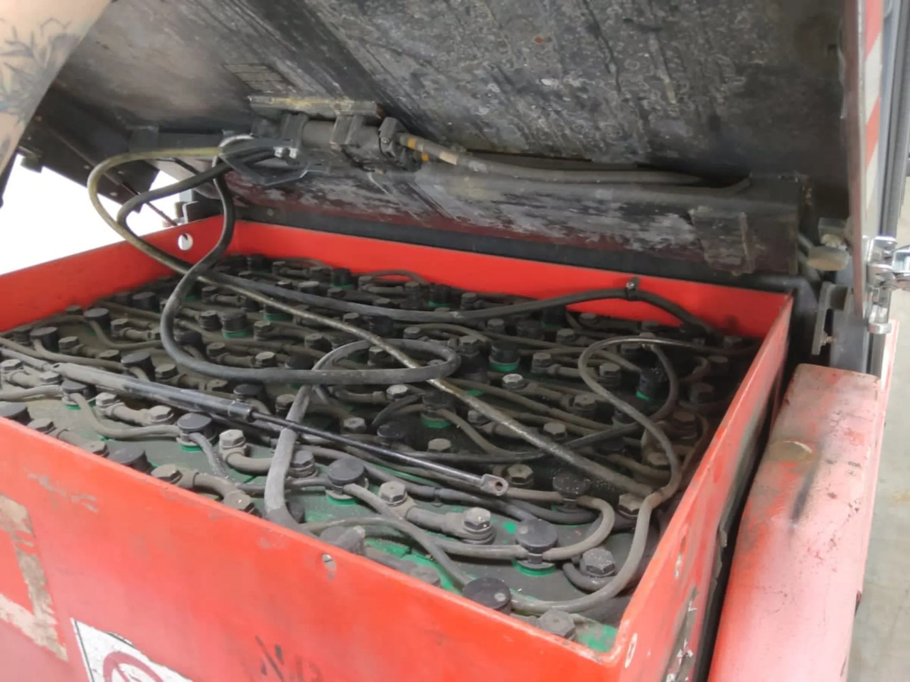 Linde E35P - رافعة شوكية كهربائية: صور 4 Linde E35P - رافعة شوكية كهربائية: صور 4