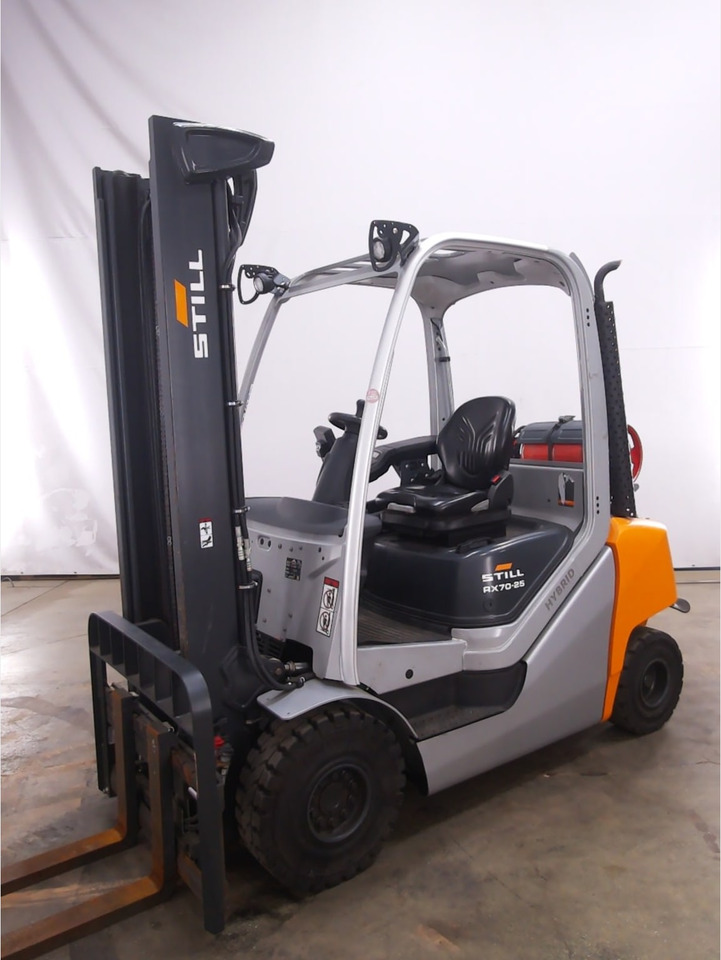 STILL RX70-25T - رافعة شوكية تعمل بالغاز: صور 1 STILL RX70-25T - رافعة شوكية تعمل بالغاز: صور 1
