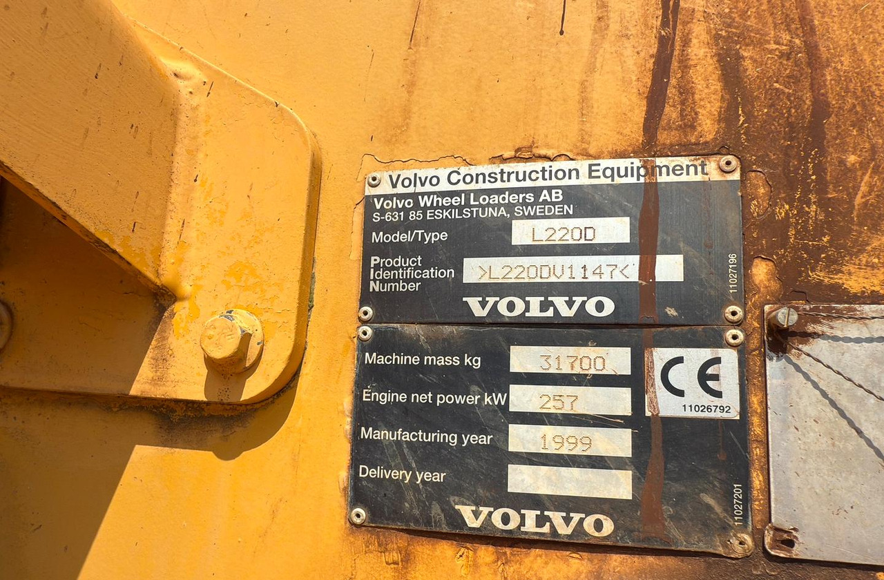 Pala gommata Volvo L 220 - اللودر بعجل: صور 3 Pala gommata Volvo L 220 - اللودر بعجل: صور 3