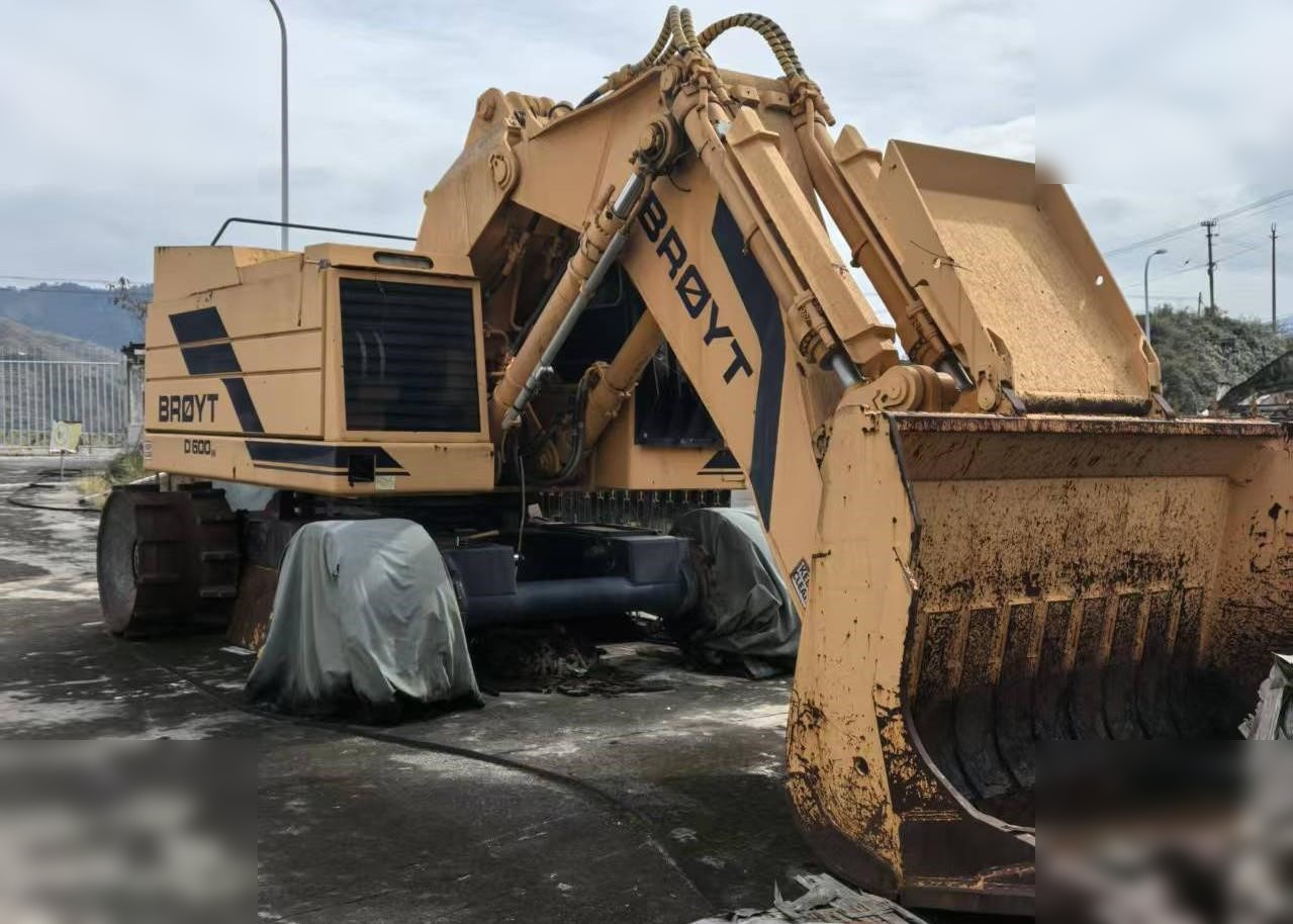 2004 BROYT D600W - حفارة على عجلات: صور 2 2004 BROYT D600W - حفارة على عجلات: صور 2