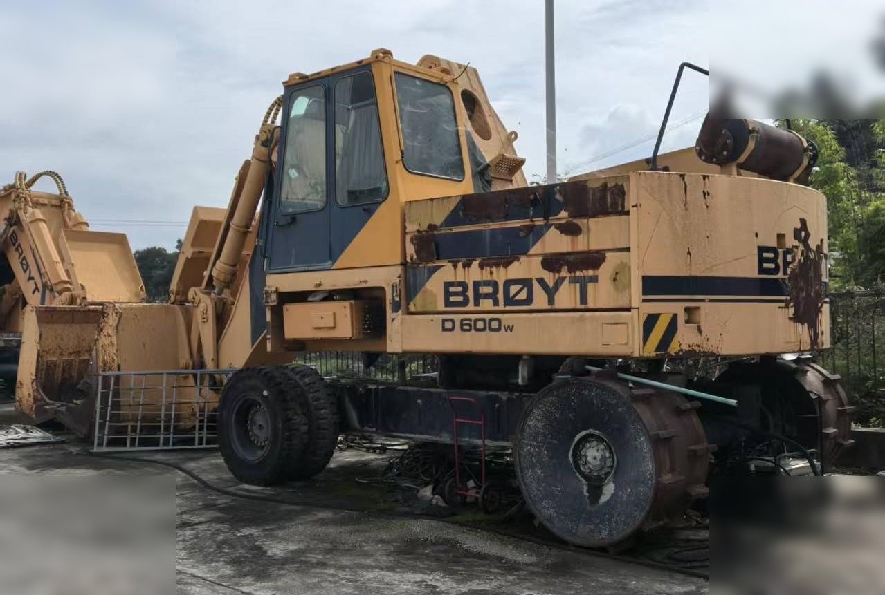 2004 BROYT D600W - حفارة على عجلات: صور 1 2004 BROYT D600W - حفارة على عجلات: صور 1
