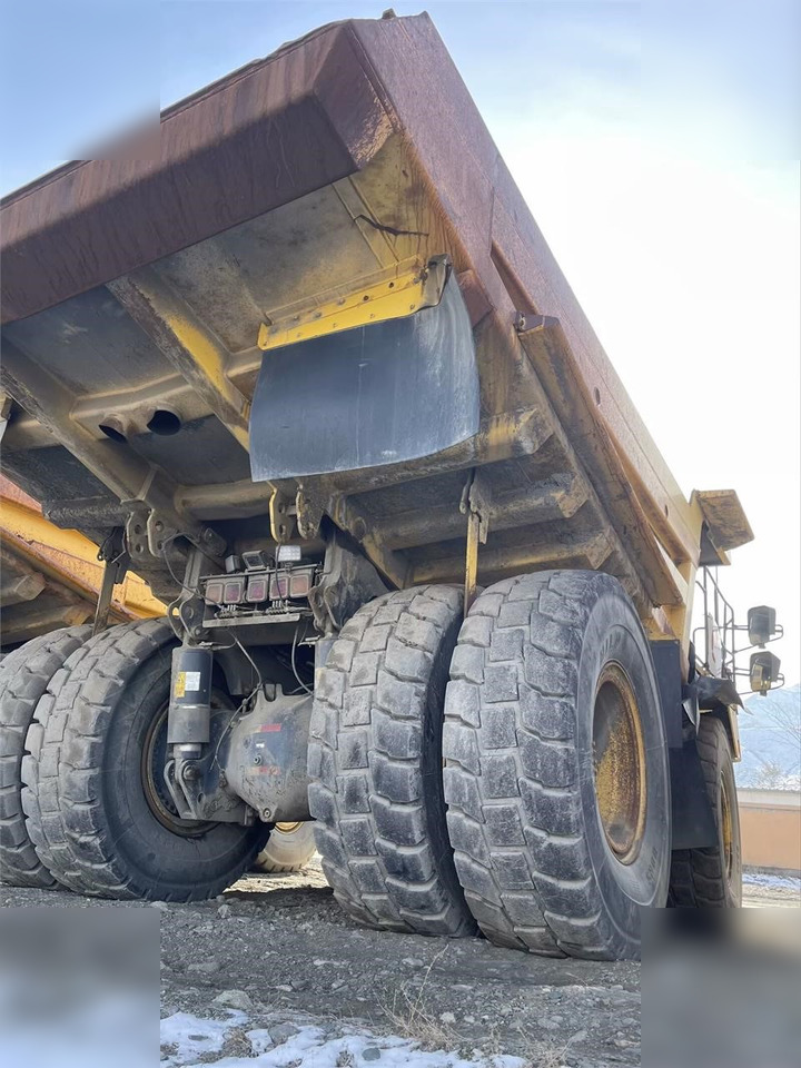 2011 KOMATSU HD465-7 - شاحنة قلابة للمحاجر: صور 5 2011 KOMATSU HD465-7 - شاحنة قلابة للمحاجر: صور 5