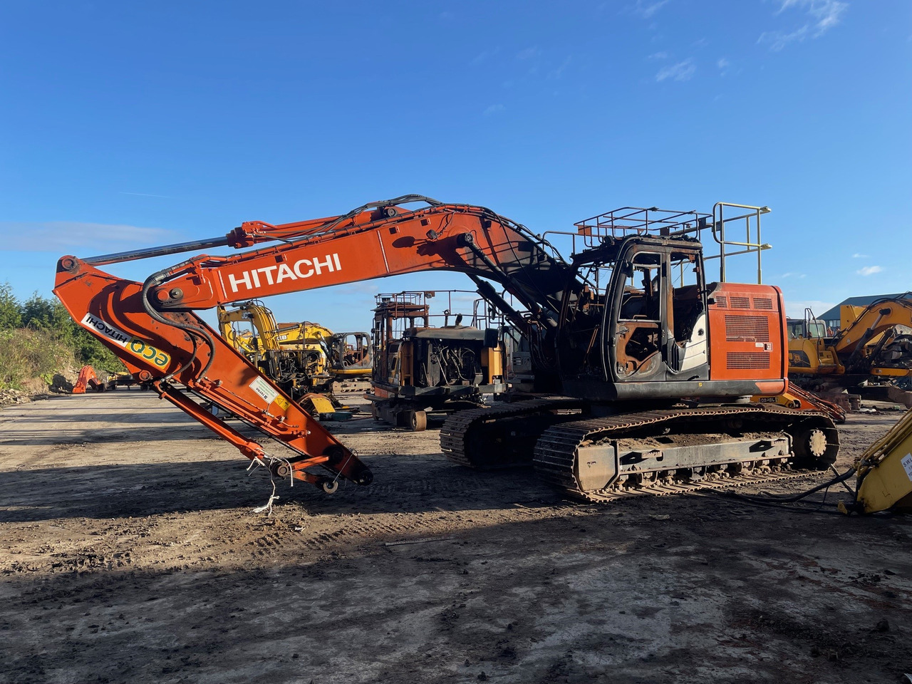 HITACHI ZX225USLC-6 - حفارات زحافة: صور 1 HITACHI ZX225USLC-6 - حفارات زحافة: صور 1