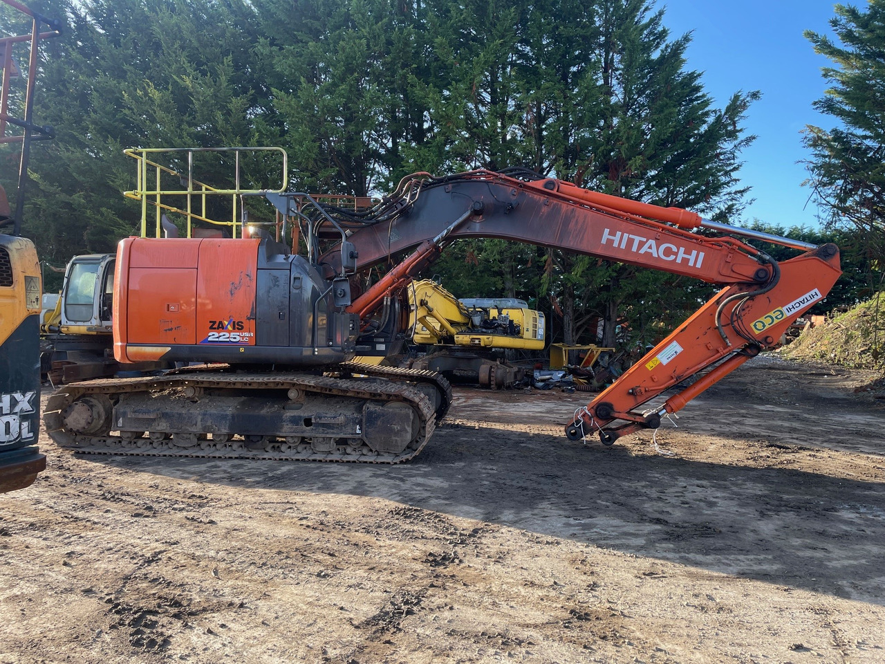 HITACHI ZX225USLC-6 - حفارات زحافة: صور 2 HITACHI ZX225USLC-6 - حفارات زحافة: صور 2