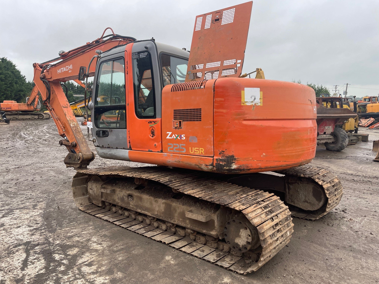 HITACHI ZX225USLC - حفارات زحافة: صور 2 HITACHI ZX225USLC - حفارات زحافة: صور 2
