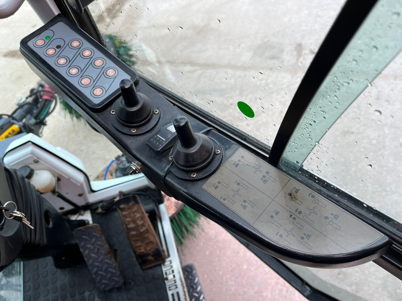 سياره كنس شوارع Dulevo 2000 SKY HYDRAULIC ISSUES !!: صور 19