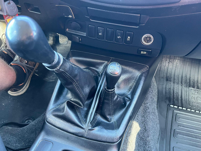 شاحنة البيك أب Toyota Hilux 4x4: صور 17