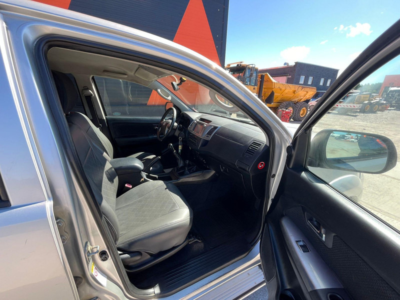 شاحنة البيك أب Toyota Hilux 4x4: صور 20