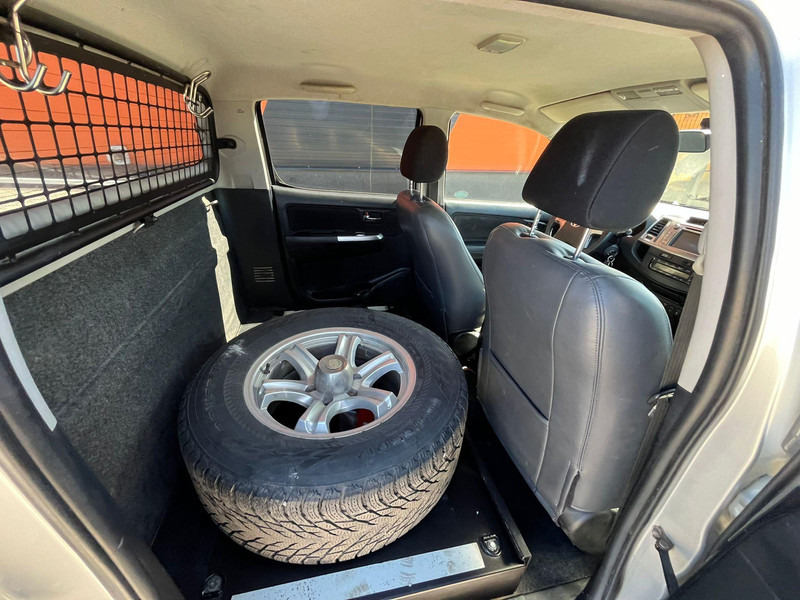 شاحنة البيك أب Toyota Hilux 4x4: صور 19