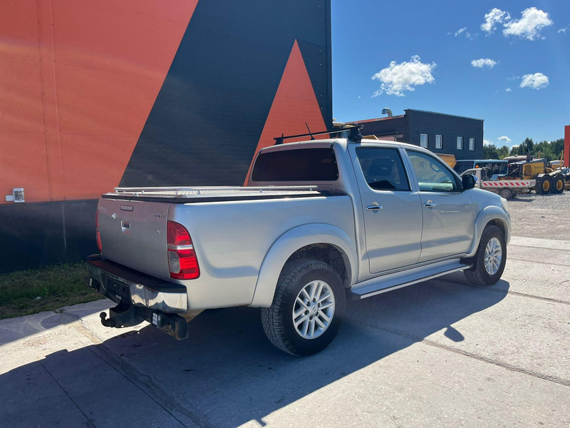 شاحنة البيك أب Toyota Hilux 4x4: صور 6