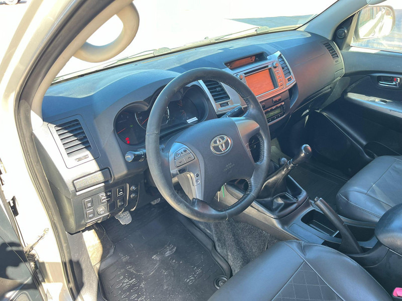 شاحنة البيك أب Toyota Hilux 4x4: صور 13